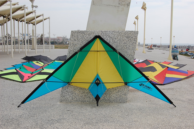 惠元特技風箏 飛行聲響最大的機種H型 串聯拉力倍增 專利設計 SPORT KITE